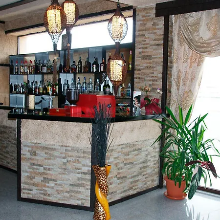 莱尔富家庭旅馆 酒店 Novi Iskŭr